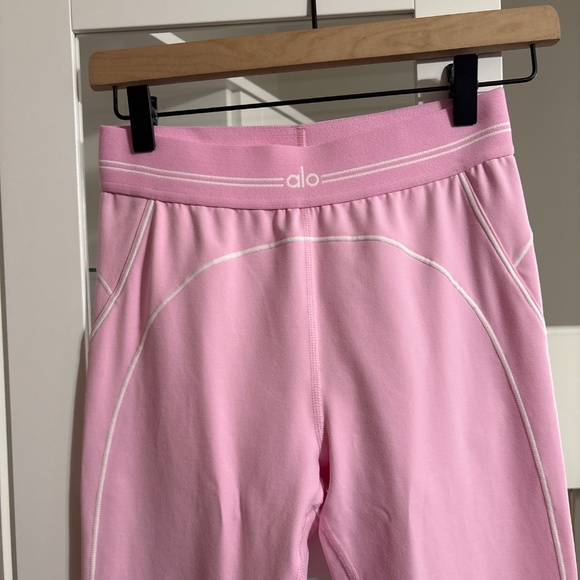 ALO Yoga Airbrush High-Waist Heart Throb Legging + Bra Set Sweet Pink size Small - Picture 3 of 9